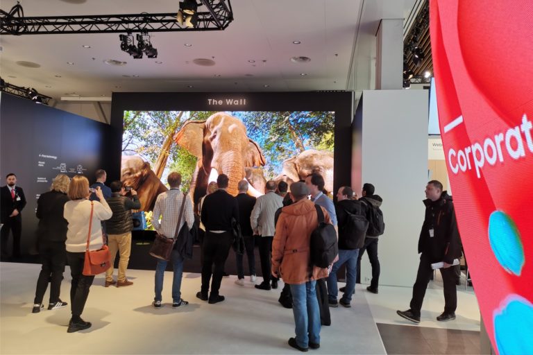 Samsung podczas ISE 2020 w Amsterdamie, zaprezentował niezwykły ekran The Wall for Business z nowej linii ekranów The Wall o przekątnej niemal 15 metrów!