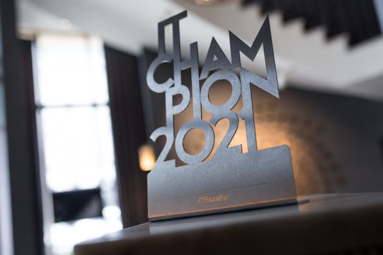 IT Champions 2021: Nazwa.pl ze statuetką “Lider rynku hostingowego”, potwierdzając swoją pozycję na rynku.