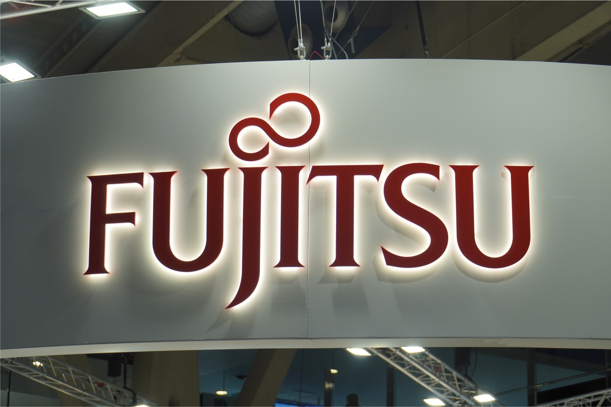 Fujitsu i Stellar Science Foundation nawiązują współpracę w celu wspierania młodych badaczy naukowych